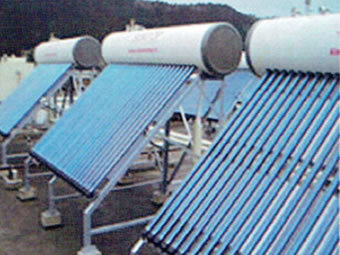 真空二重ガラス管式太陽熱給湯器